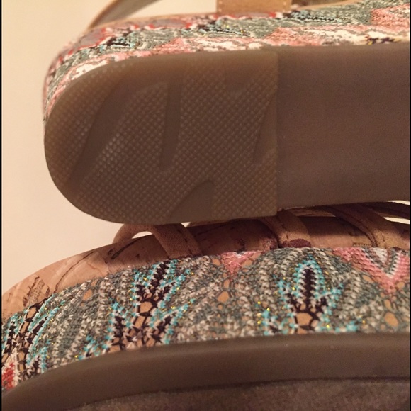 Anne Klein Colorful Patterned Wedge Sandals "Fionn" size 8.5 NWOT - Picture 10 of 12